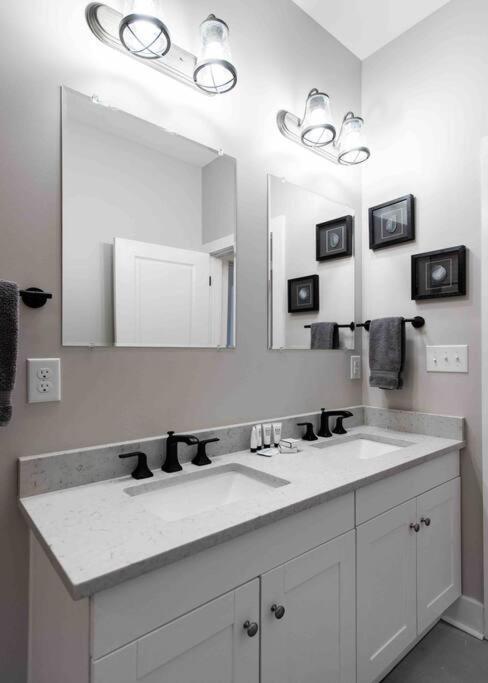 Newly Renovated 3 Bedroom Shelby Park Home **Free Parking** Louisville Exterior foto