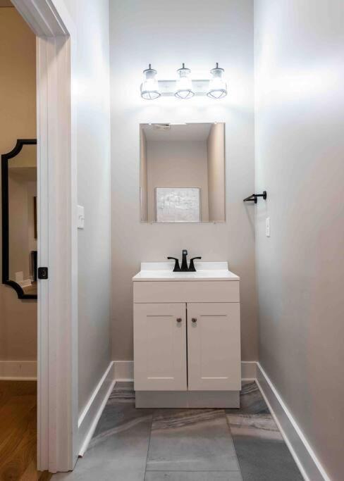 Newly Renovated 3 Bedroom Shelby Park Home **Free Parking** Louisville Exterior foto